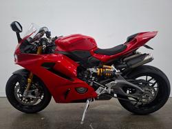 2025 DUCATI PANIGALE V2 S Red