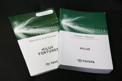 2025 Toyota Hilux SR