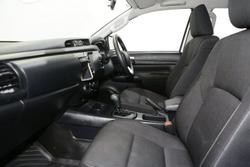 2025 Toyota Hilux SR