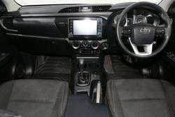 2025 Toyota Hilux SR