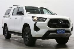 2025 Toyota Hilux SR