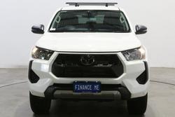 2025 Toyota Hilux SR