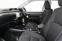 2025 Toyota Hilux SR