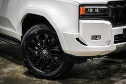 2025 Toyota Landcruiser Prado VX