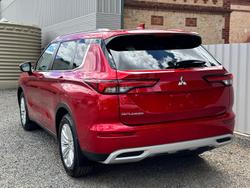 2022 Mitsubishi Outlander LS