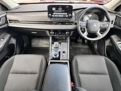 2022 Mitsubishi Outlander LS