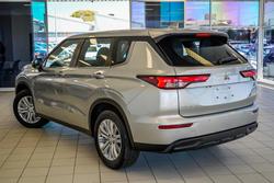 2024 Mitsubishi Outlander ES