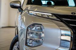 2024 Mitsubishi Outlander ES