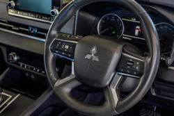 2024 Mitsubishi Outlander ES