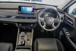 2024 Mitsubishi Outlander ES