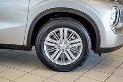 2024 Mitsubishi Outlander ES