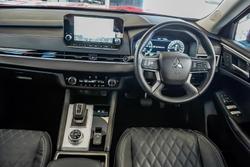 2022 Mitsubishi Outlander PHEV Exceed