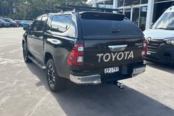 2021 Toyota Hilux SR5