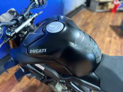 2022 Ducati STREETFIGHTER V4 S Black
