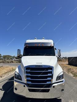 2022 Freightliner Cascadia White