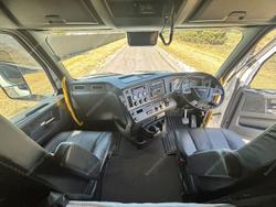 2022 Freightliner Cascadia White