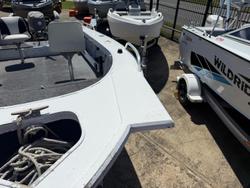 2013 QUINTREX 470 Top Ender