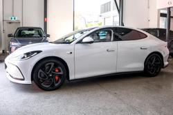 2025 MG IM5 Platinum