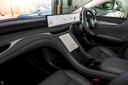 2025 MG IM5 Platinum