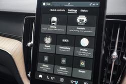 2025 Volvo XC60 Ultra T8 Plug-In Hybrid Dark