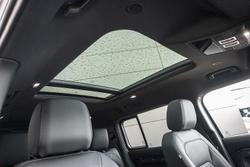 2024 Land Rover Defender 130 P400 Outbound