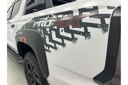 2026 Nissan Navara PRO-4X D27 MY26 4X4 Dual Range Blizzard White