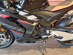 2025 Aprilia RSV4 1100 Factory RSV4 Black