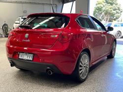 2013 Alfa Romeo Giulietta Distinctive JTD-M Series 0 MY13 Alfa Red