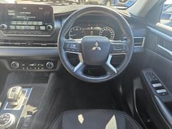 2022 Mitsubishi Outlander LS