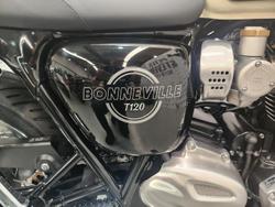 2025 Triumph Bonneville T120 Bonneville Blue