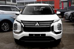 2025 Mitsubishi Outlander ES