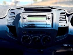 2006 Toyota Hilux SR KUN26R MY05 4X4 Glacier White