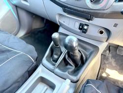 2006 Toyota Hilux SR KUN26R MY05 4X4 Glacier White