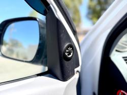 2006 Toyota Hilux SR KUN26R MY05 4X4 Glacier White