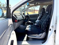 2006 Toyota Hilux SR KUN26R MY05 4X4 Glacier White