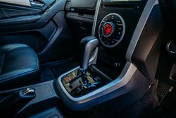 2017 Isuzu MU-X LS-T