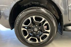 2025 Toyota Hilux SR5 48V