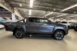 2025 Toyota Hilux SR5 48V