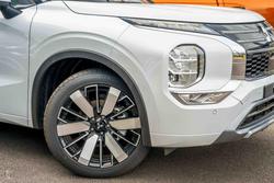 2025 Mitsubishi Outlander Exceed Tourer ZM MY25 AWD White Diamond with Black Mica Roof