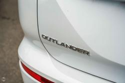 2025 Mitsubishi Outlander Exceed Tourer ZM MY25 AWD White Diamond with Black Mica Roof