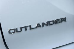 2025 Mitsubishi Outlander ES ZM MY25 AWD White Diamond