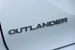 2025 Mitsubishi Outlander ES ZM MY25 AWD White Diamond