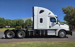 2021 Freightliner Cascadia WHITE
