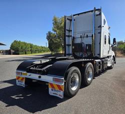 2021 Freightliner Cascadia WHITE
