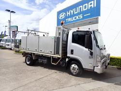 2010 ISUZU NPR 200
