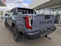 2026 Toyota Hilux SR5