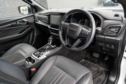 2025 Isuzu MU-X LS-T