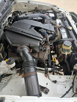 2008 Toyota Hilux SR GGN15R MY08 4x2 Glacier White