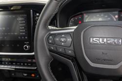 2025 Isuzu MU-X LS-T