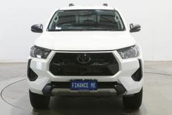 2025 Toyota Hilux SR